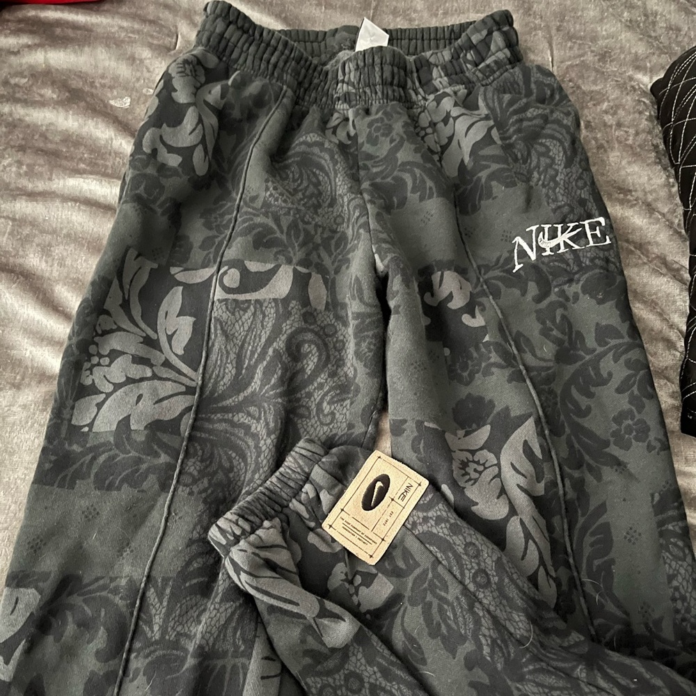 NIKE sweat pants size SMALL